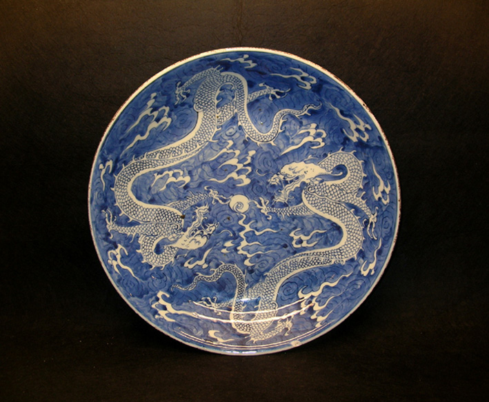 A Large Kangxi Blue and White Charger with Dragon Motifs
